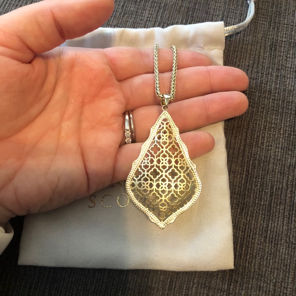 Kendra Scott necklace